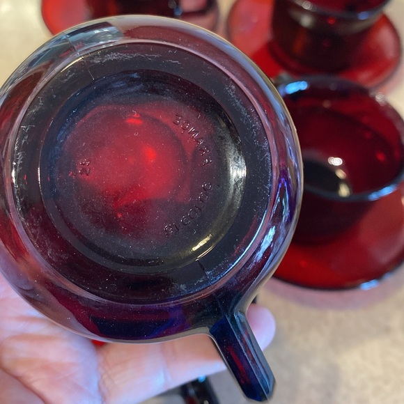 Vintage ARCOROC made in France. Set of 4 c/s + 1 cup. Ruby Red. Excellent condit - Picture 2 of 3